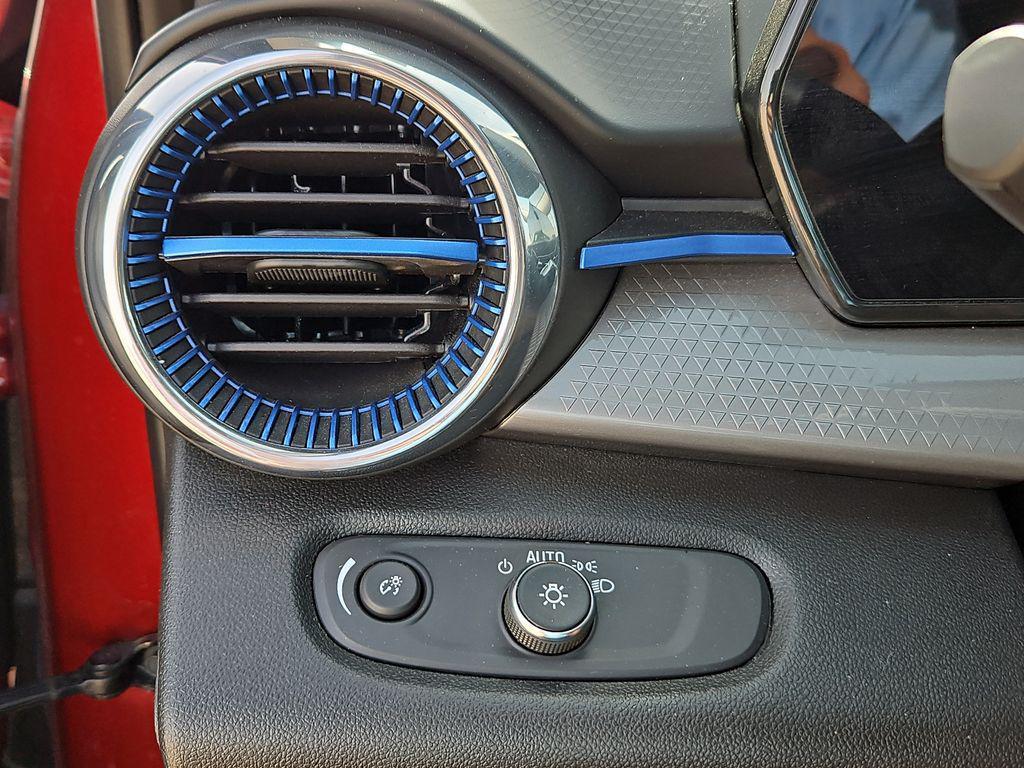 used 2025 Chevrolet Trax car, priced at $22,137