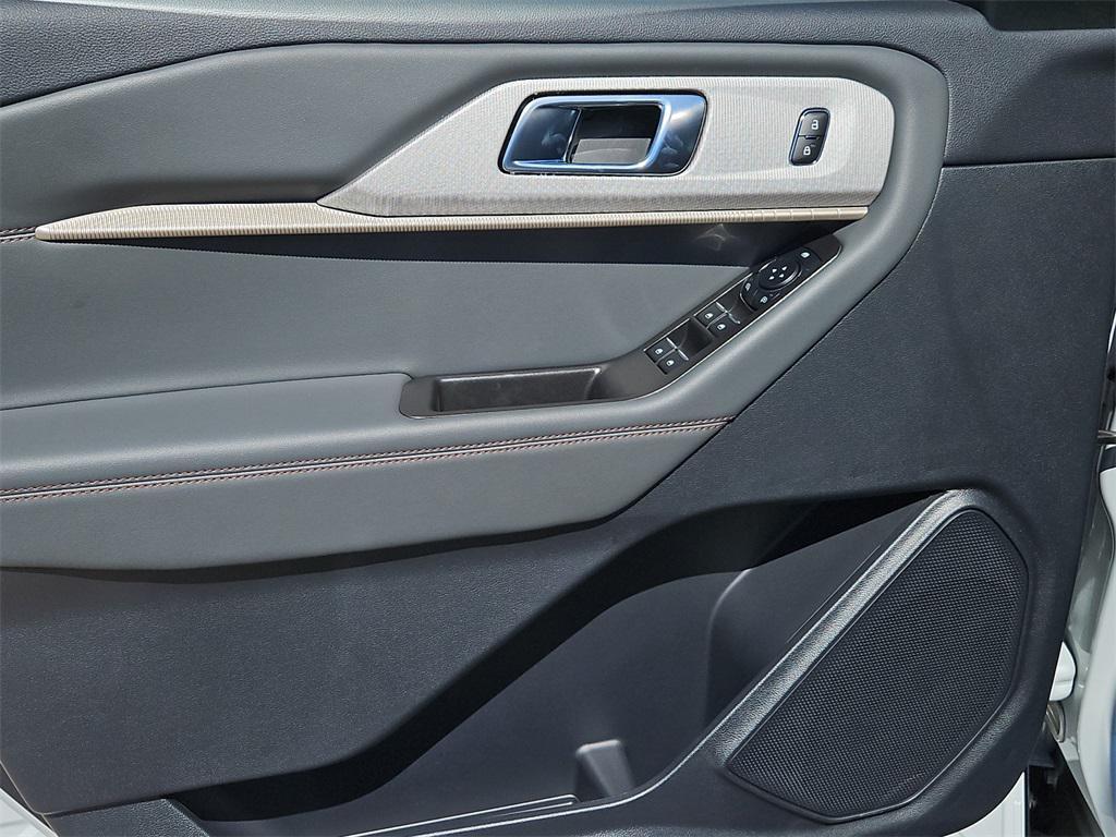new 2025 Ford Explorer car, priced at $41,304