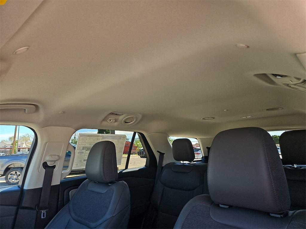 new 2025 Ford Explorer car, priced at $41,304