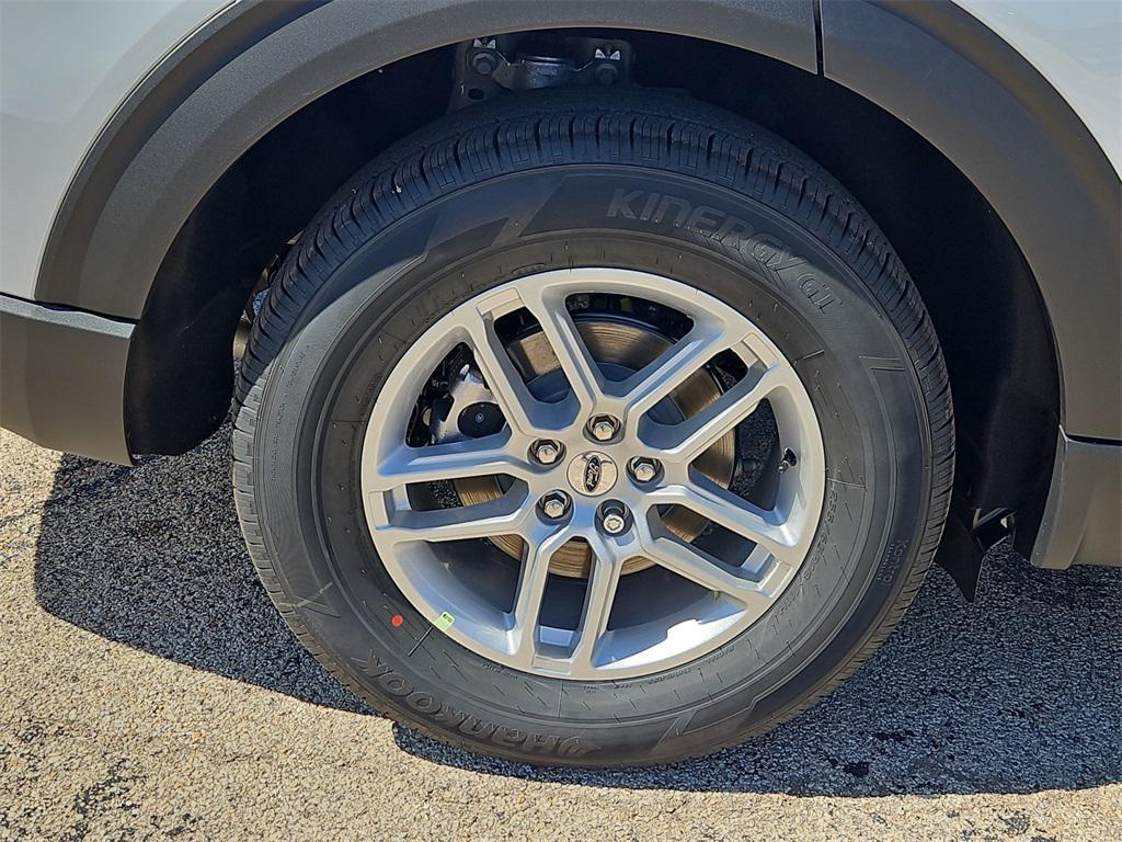 new 2025 Ford Explorer car, priced at $41,304