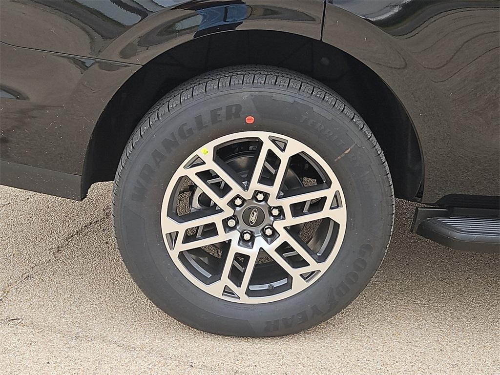 new 2025 Ford Expedition car, priced at $65,977
