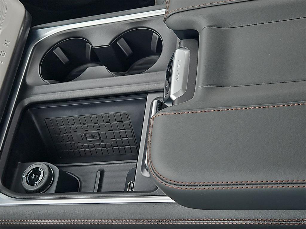 new 2025 Ford Expedition car, priced at $65,977