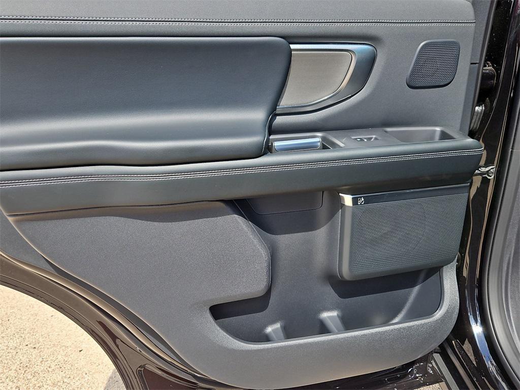 new 2025 Ford Expedition car, priced at $76,085