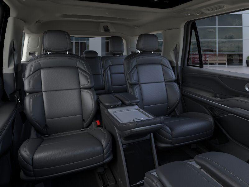 new 2025 Lincoln Navigator car, priced at $107,105