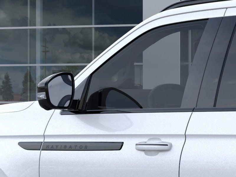 new 2025 Lincoln Navigator car, priced at $111,095
