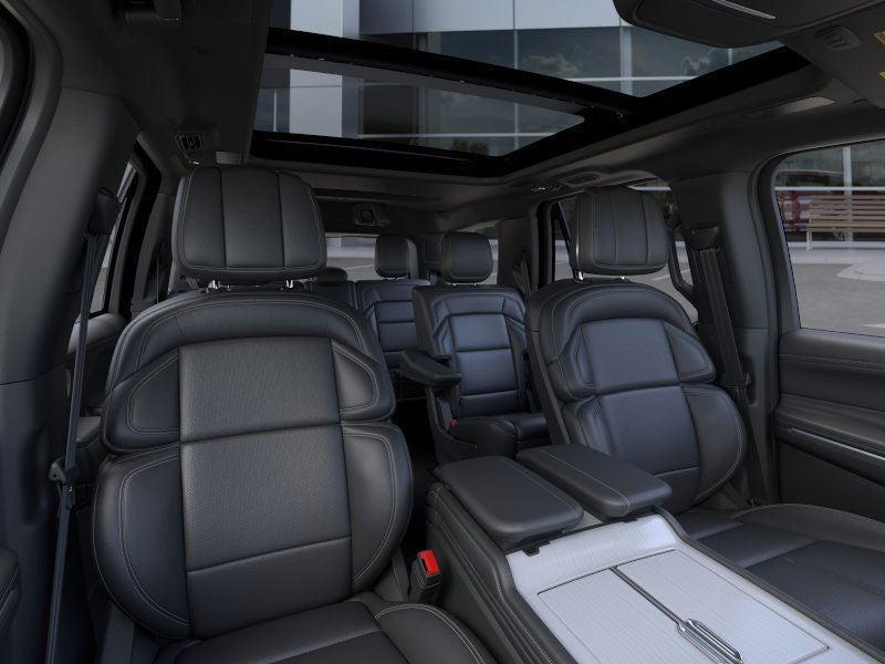 new 2025 Lincoln Navigator car, priced at $107,285