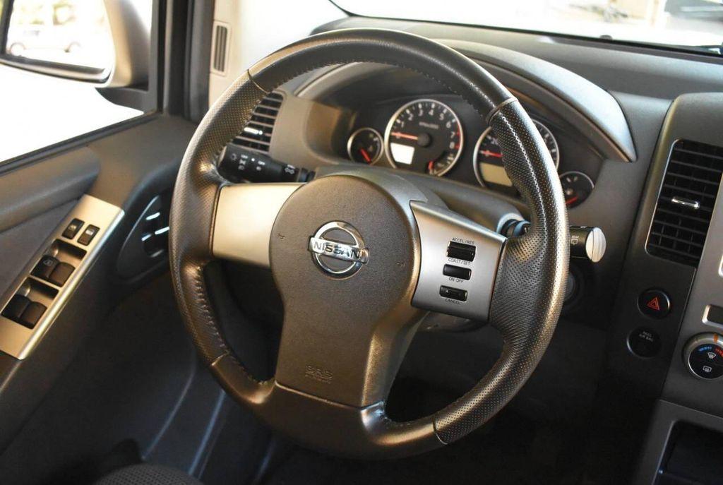 2005 Silver Lightning Clearcoat Metallic Nissan Pathfinder