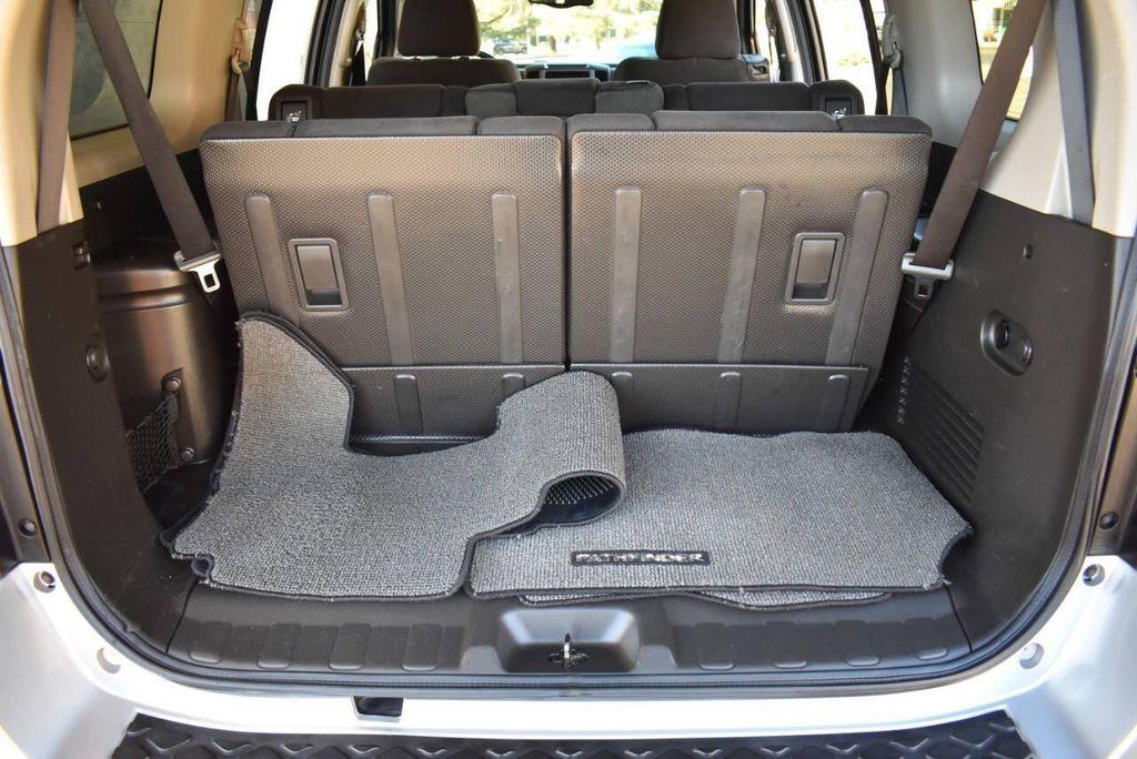2005 Silver Lightning Clearcoat Metallic Nissan Pathfinder