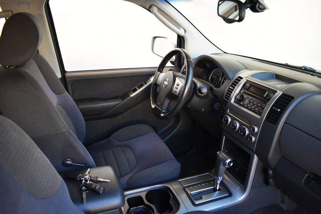 2005 Silver Lightning Clearcoat Metallic Nissan Pathfinder