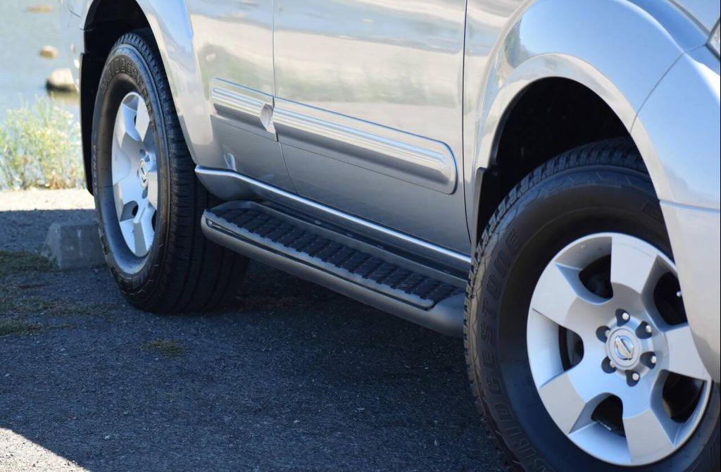 2005 Silver Lightning Clearcoat Metallic Nissan Pathfinder