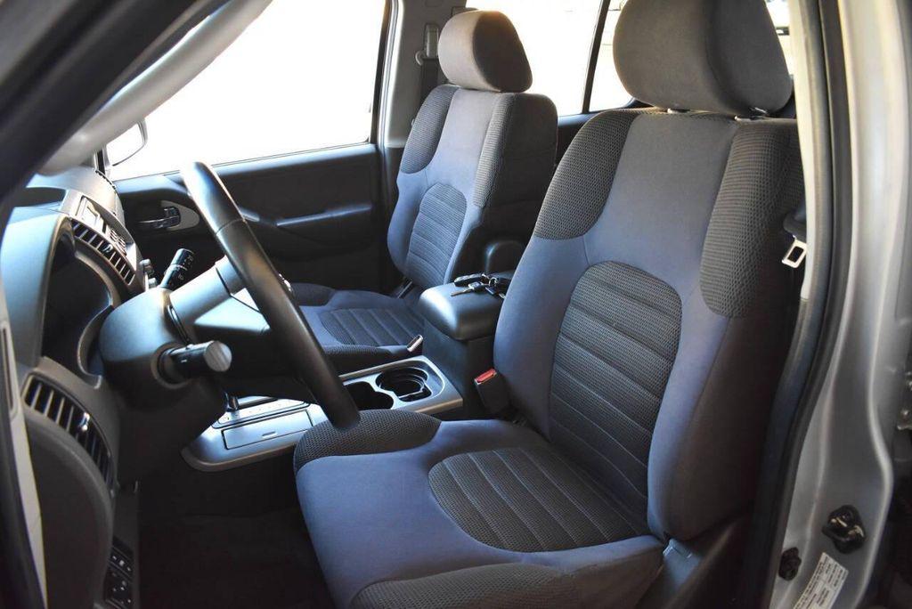2005 Silver Lightning Clearcoat Metallic Nissan Pathfinder