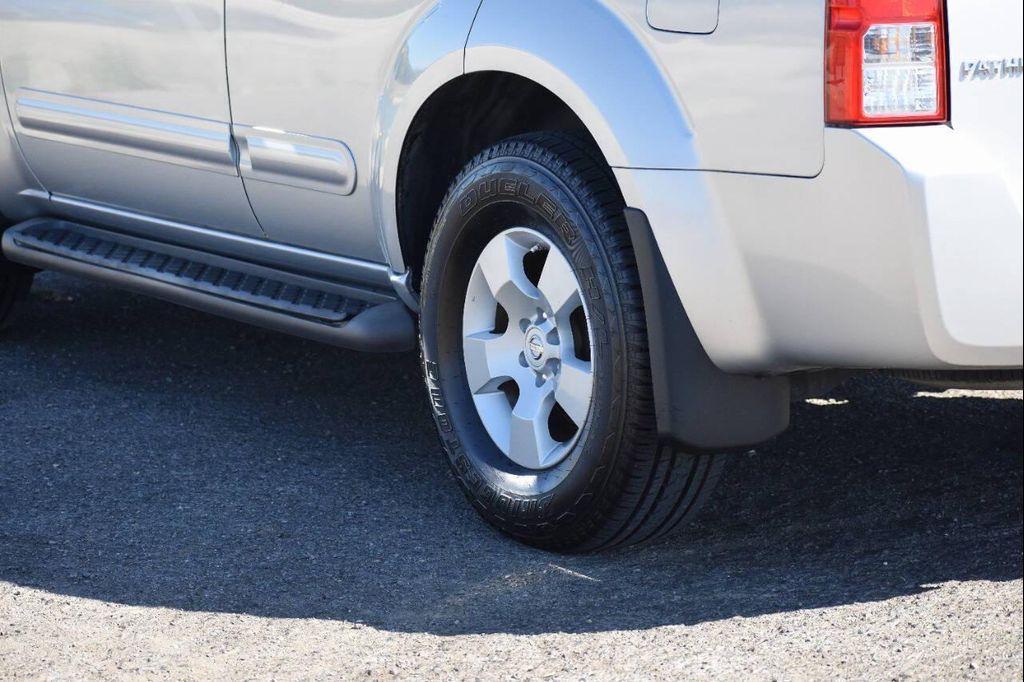 2005 Silver Lightning Clearcoat Metallic Nissan Pathfinder