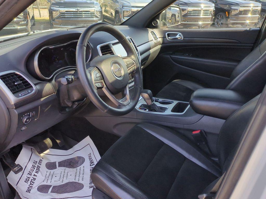 used 2017 Jeep Grand Cherokee car, priced at $15,539