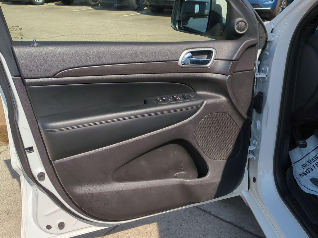 used 2017 Jeep Grand Cherokee car, priced at $15,539