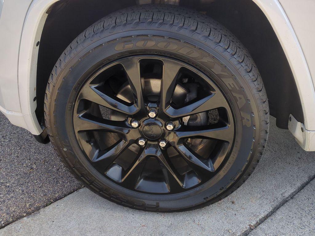 used 2017 Jeep Grand Cherokee car, priced at $15,539