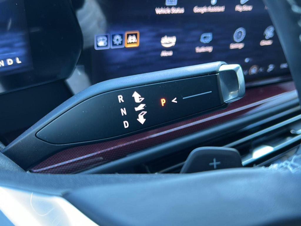 used 2024 Chevrolet Traverse car, priced at $40,597