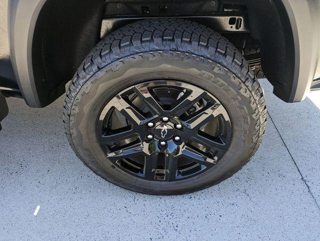 2025 Black Chevrolet Colorado