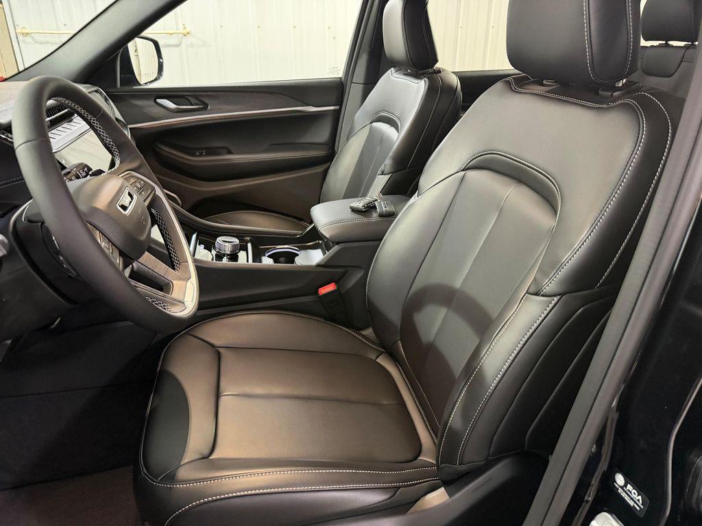 new 2026 Jeep Grand Cherokee car, priced at $44,905