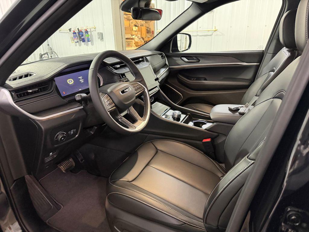 new 2026 Jeep Grand Cherokee car, priced at $44,905