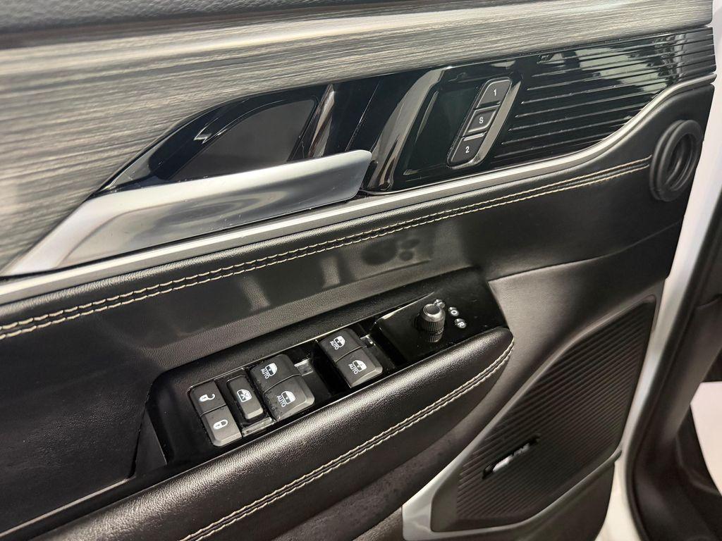 used 2024 Jeep Wagoneer L car, priced at $35,900