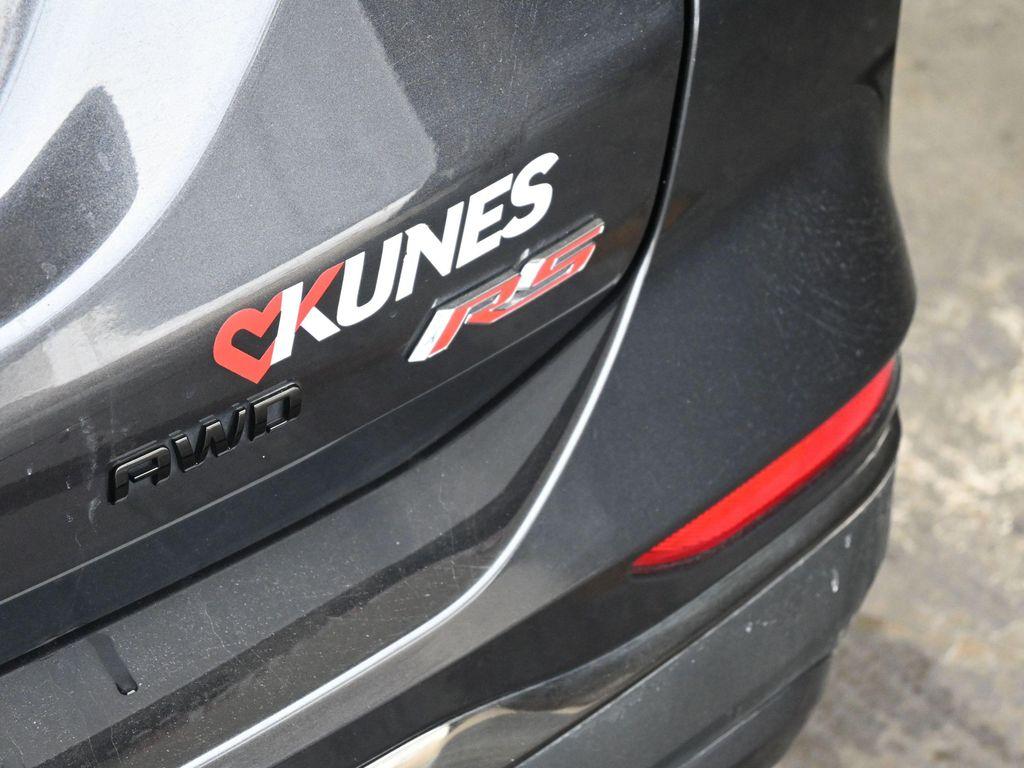 used 2023 Chevrolet Equinox car, priced at $22,876