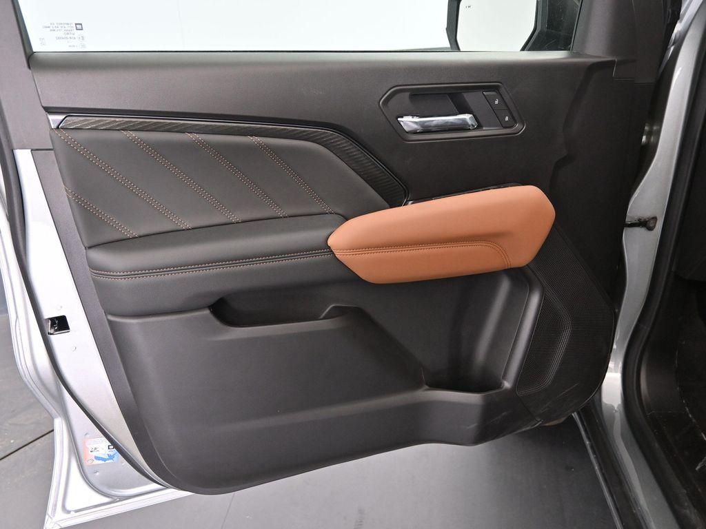 new 2025 GMC Canyon car, priced at $43,871