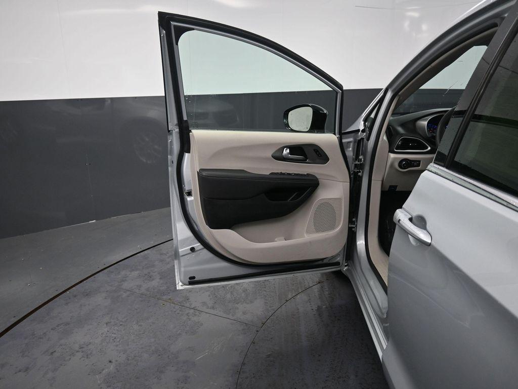 used 2024 Chrysler Pacifica car, priced at $24,998