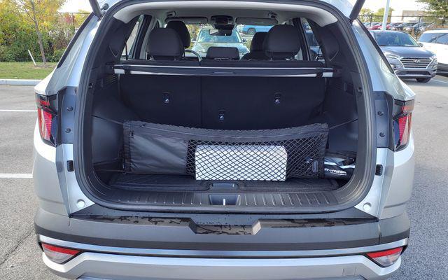 new 2026 Hyundai TUCSON Hybrid car, priced at $36,455