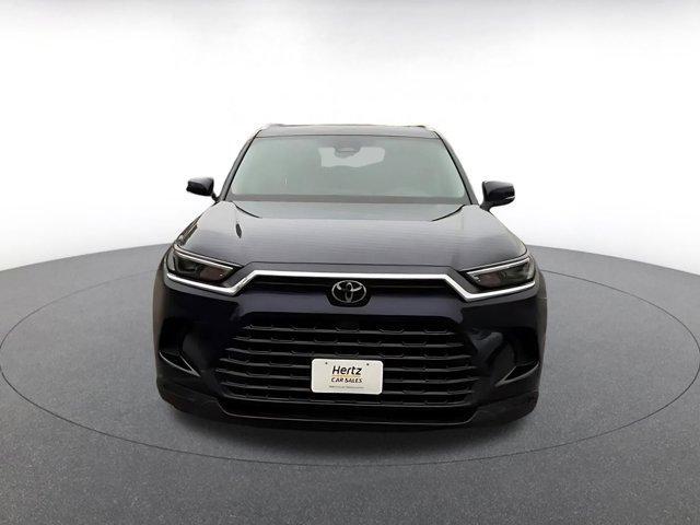 used 2025 Toyota Highlander car, priced at $42,400