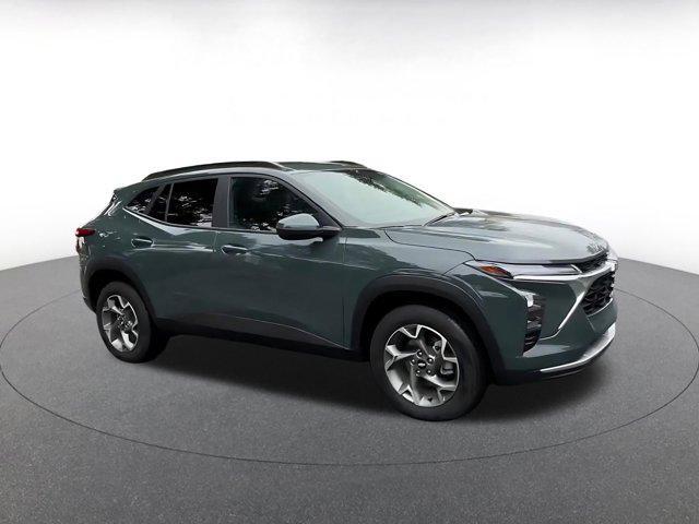 used 2025 Chevrolet Trax car, priced at $20,253