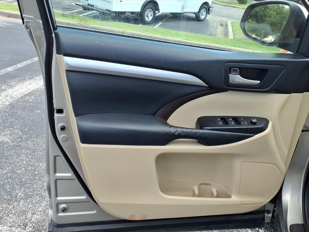 used 2014 Toyota Highlander car, priced at $19,937