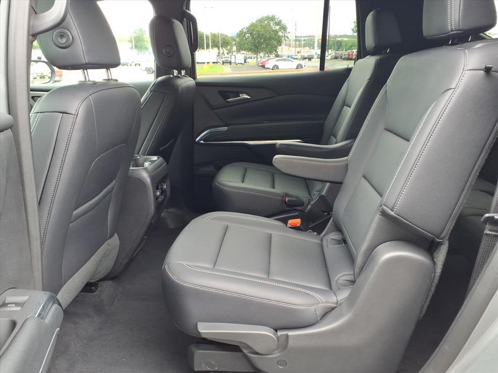 used 2025 Chevrolet Traverse car, priced at $35,920