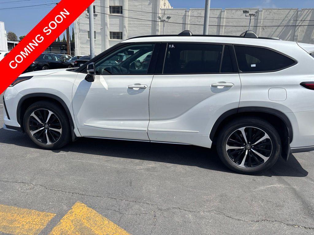 used 2021 Toyota Highlander car, priced at $30,688