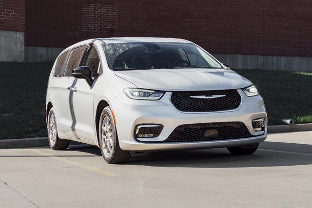 used 2024 Chrysler Pacifica car, priced at $30,667