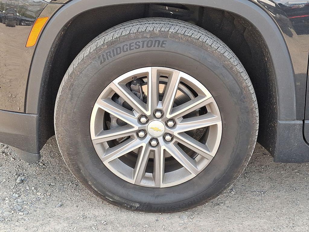 used 2024 Chevrolet Traverse car, priced at $33,000