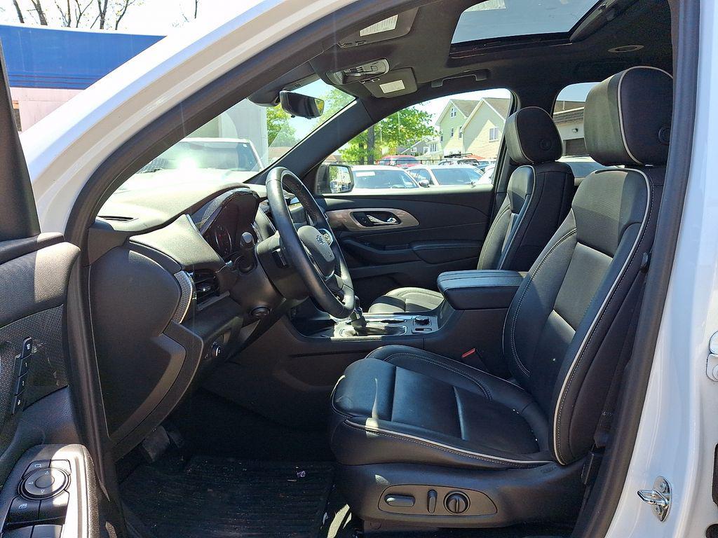 used 2023 Chevrolet Traverse car, priced at $35,500