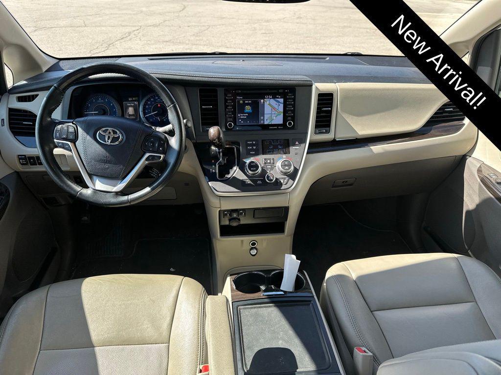2020 Blizzard Pearl Toyota Sienna