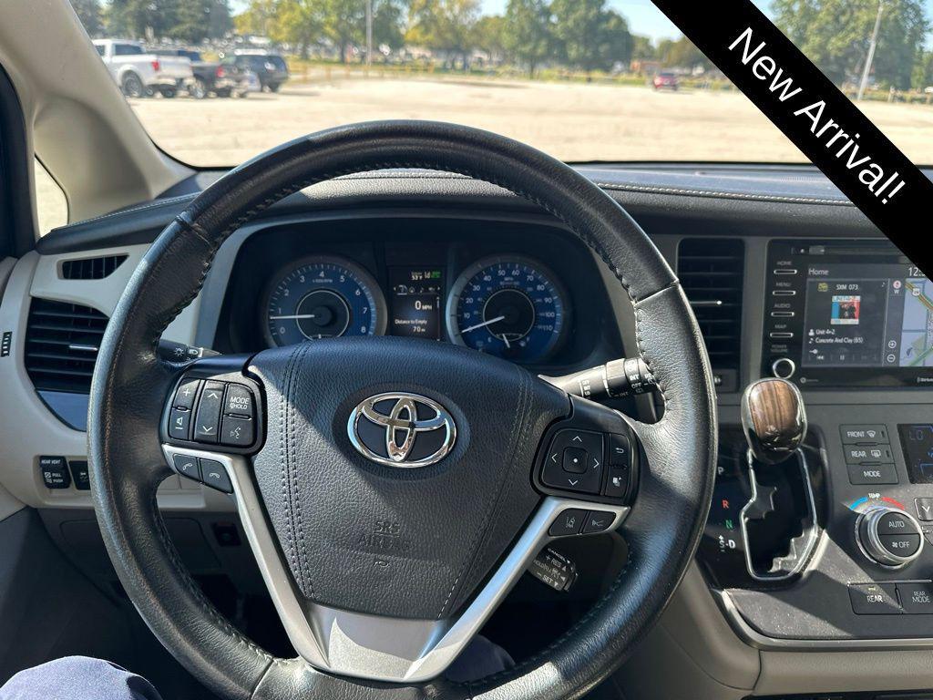 2020 Blizzard Pearl Toyota Sienna