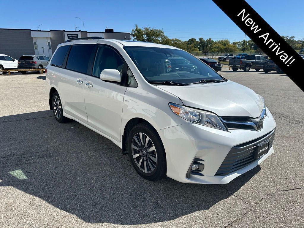 2020 Blizzard Pearl Toyota Sienna