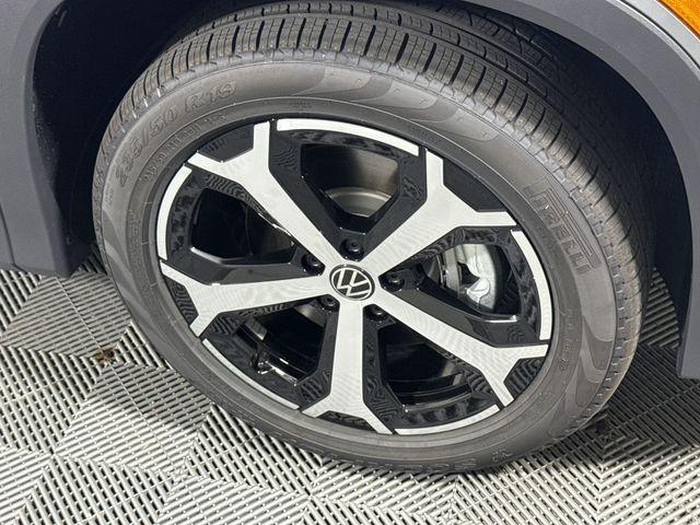 new 2025 Volkswagen Tiguan car, priced at $37,021