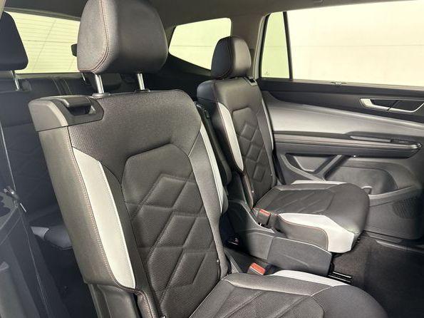 new 2026 Volkswagen Atlas car, priced at $48,652