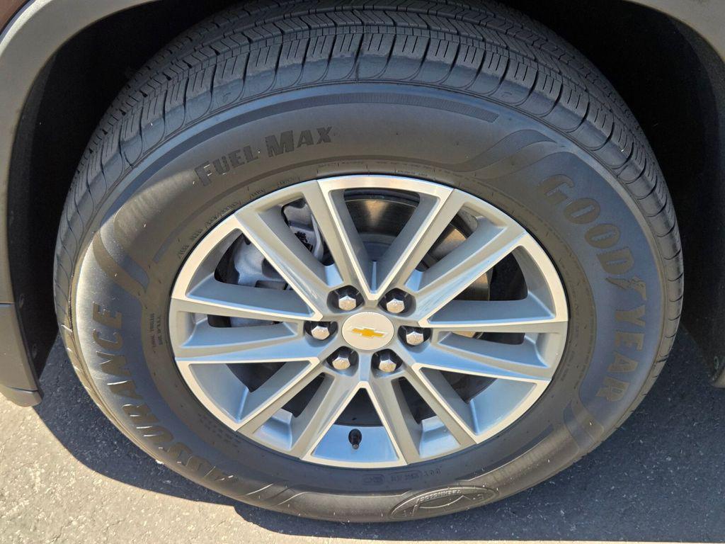 used 2022 Chevrolet Traverse car, priced at $28,591