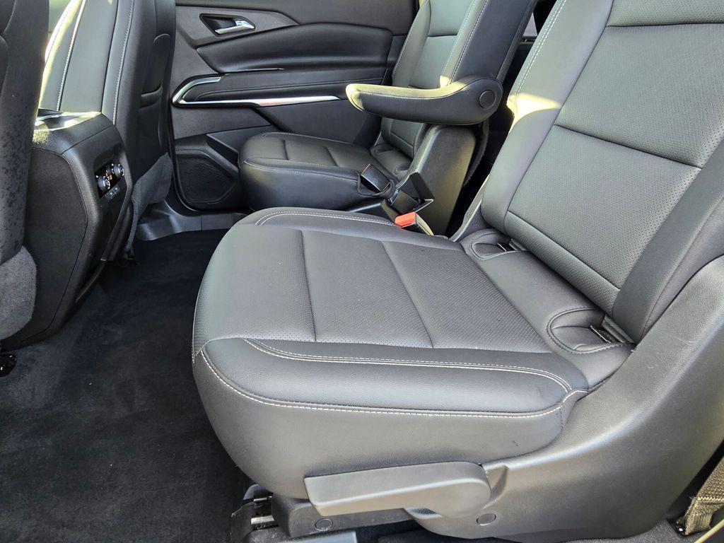 used 2025 Chevrolet Traverse car, priced at $36,199