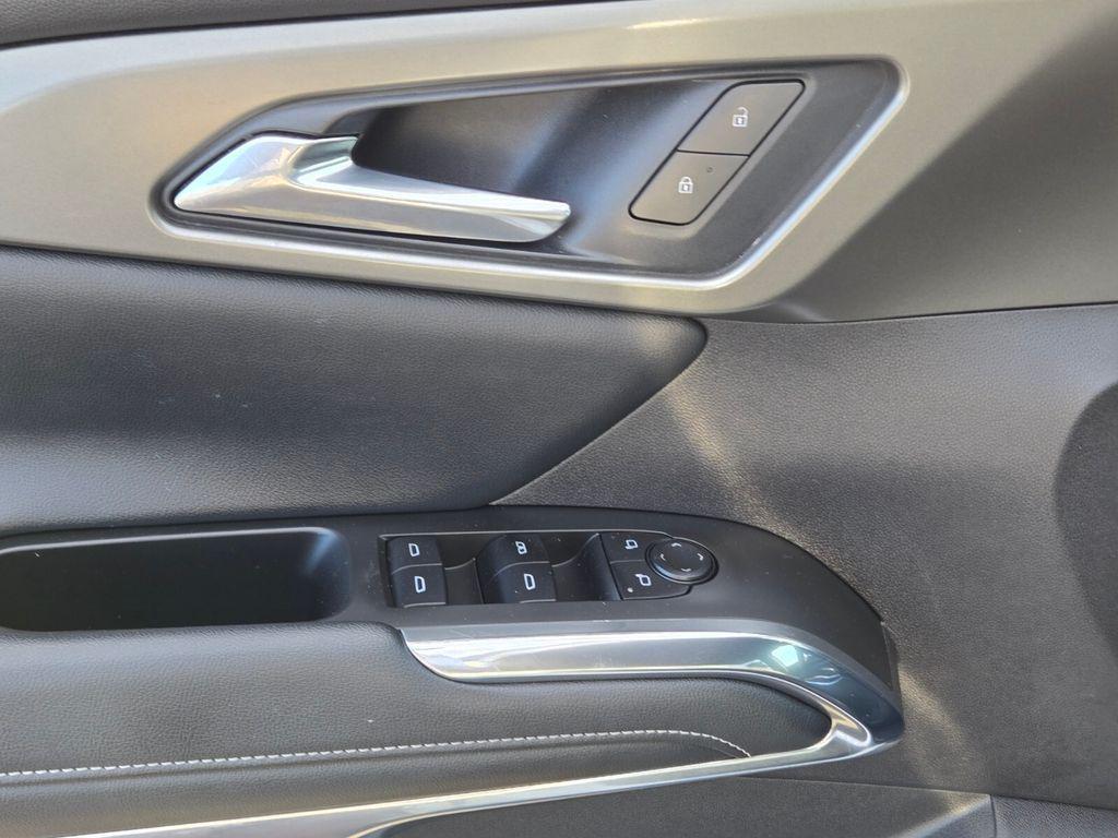used 2025 Chevrolet Traverse car, priced at $36,199