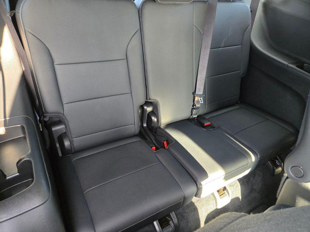 used 2025 Chevrolet Traverse car, priced at $36,199