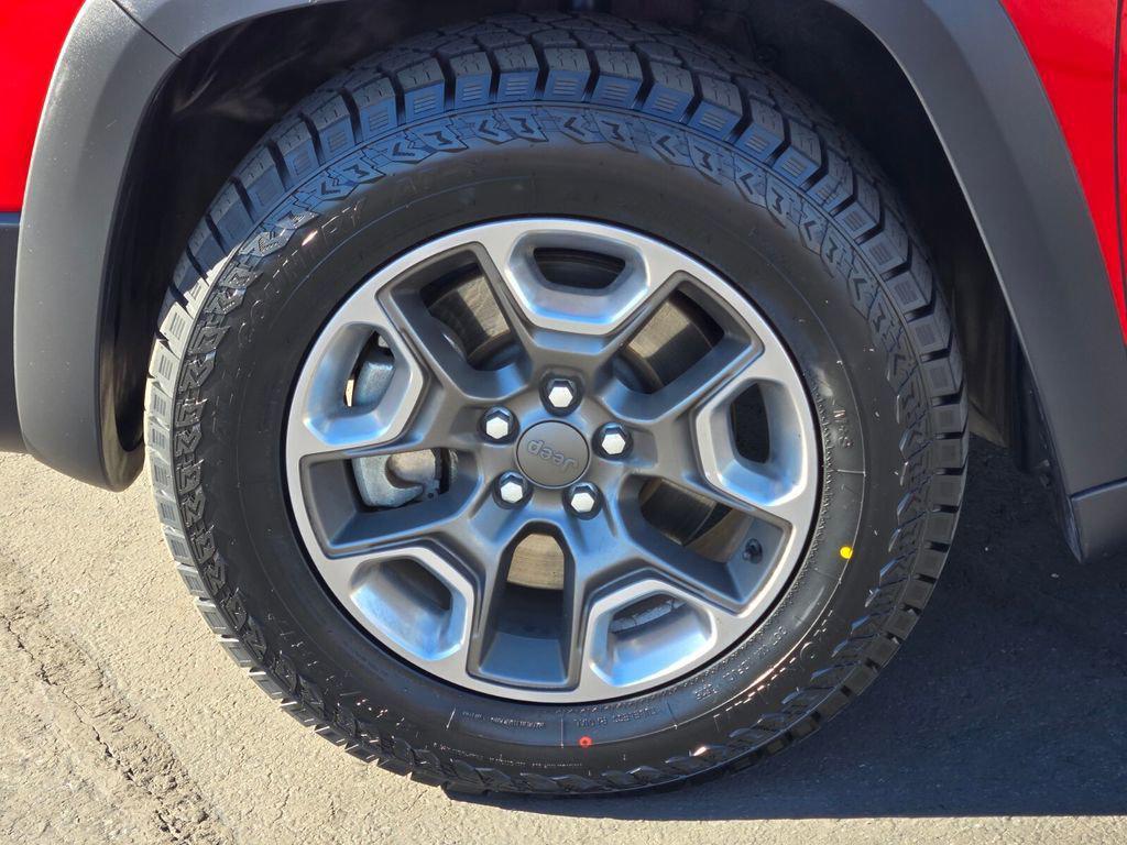 used 2019 Jeep Cherokee car, priced at $18,686