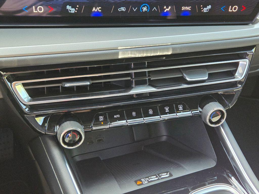 new 2026 Chevrolet Traverse car, priced at $47,644