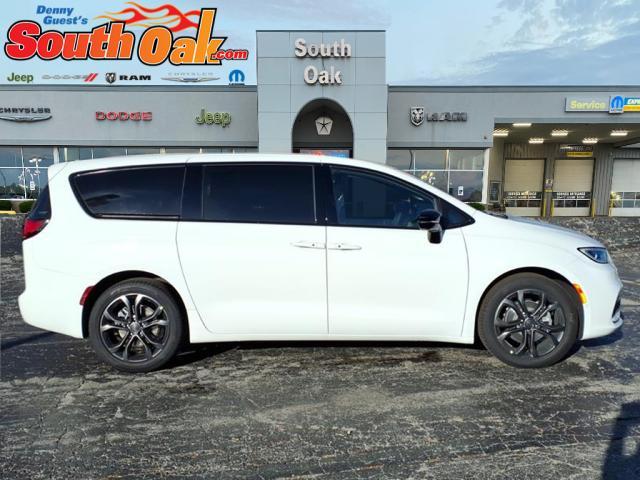 new 2026 Chrysler Pacifica car, priced at $42,359