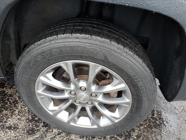 used 2020 Jeep Cherokee car, priced at $15,881