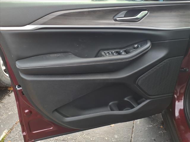 new 2026 Jeep Grand Cherokee car, priced at $47,930